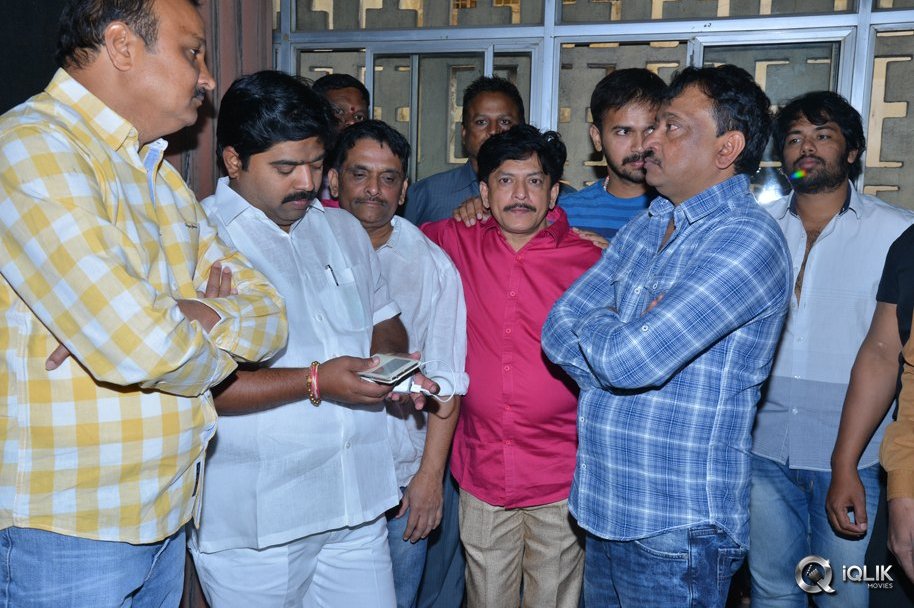 Vangaveeti-Team-at-Devi-Theater